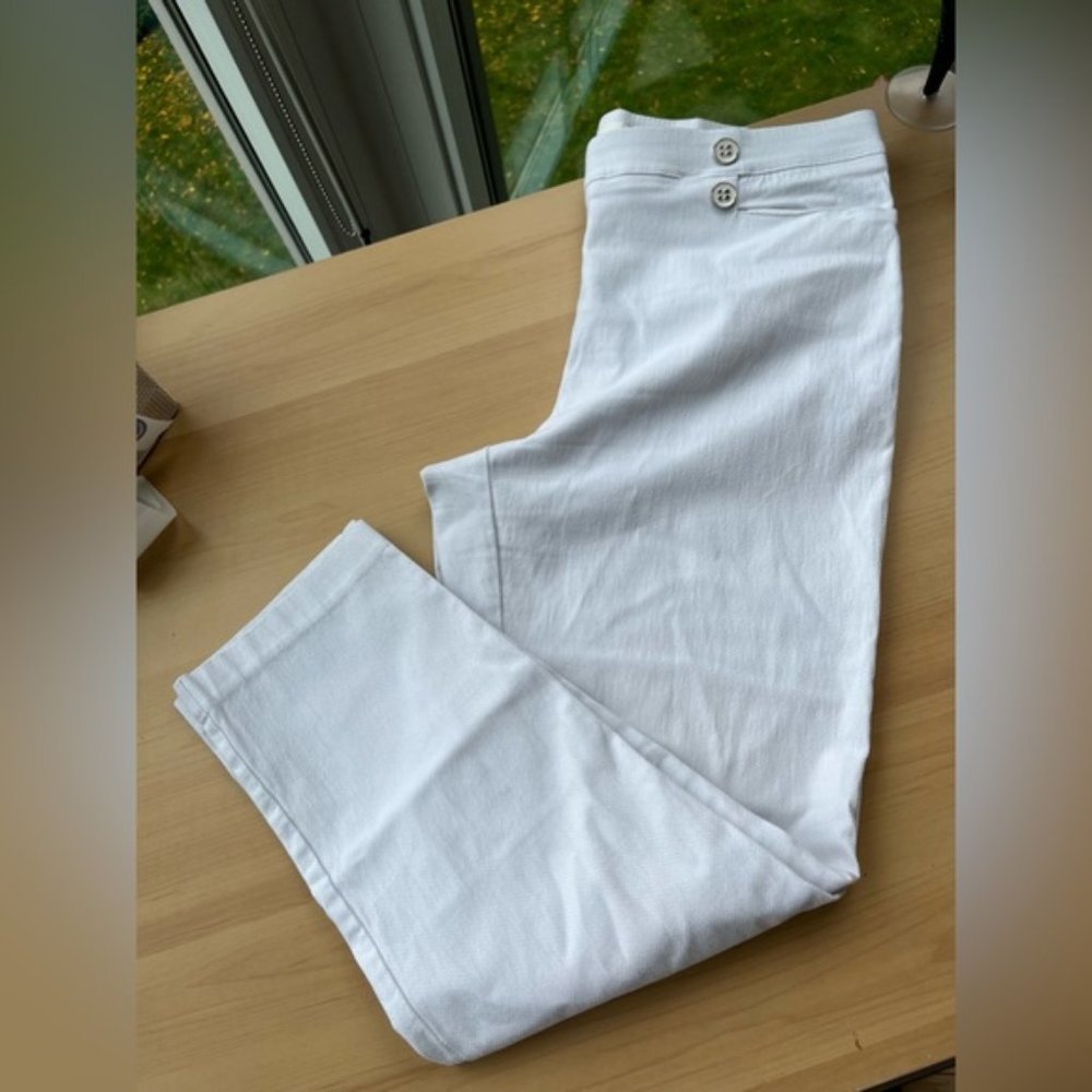 89th & Madison Pull on white ankle length trousers, size large